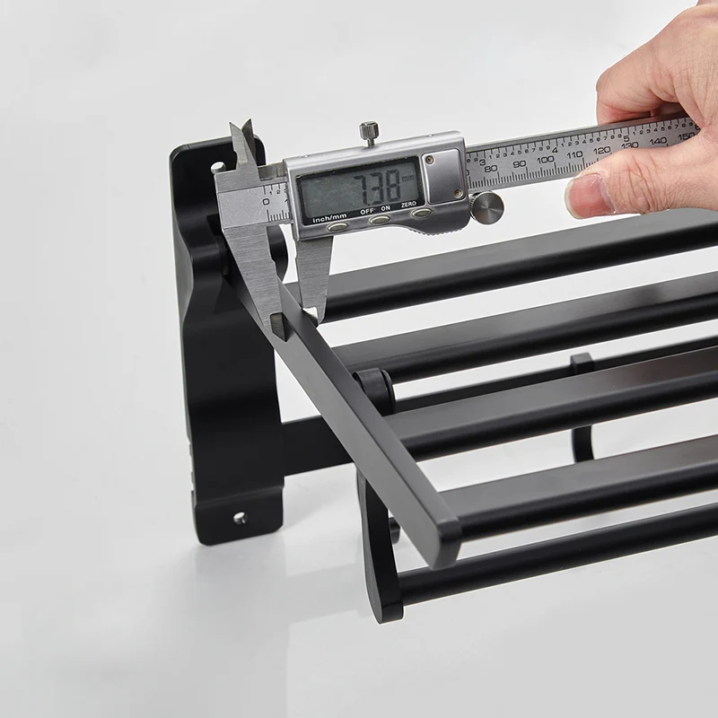 Juego de herrajes para baño de metal moderno Juego de herrajes para accesorios de baño dorados Clearhalo