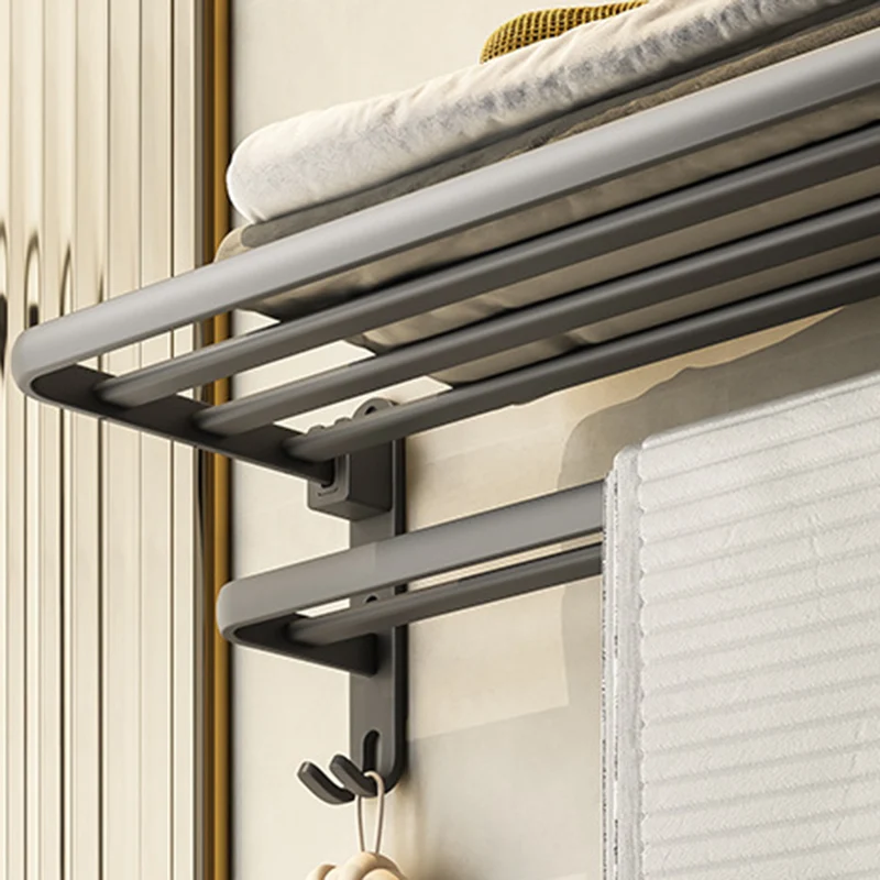 Kit de accesorios de baño contemporáneo, estante de baño de aluminio gris, barra para toallas y ganchos para bata Clearhalo