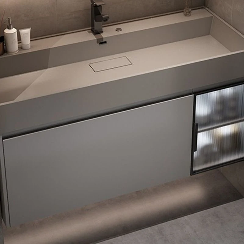 Mueble de tocador de baño moderno con un cajón y estantes montados en la pared Clearhalo
