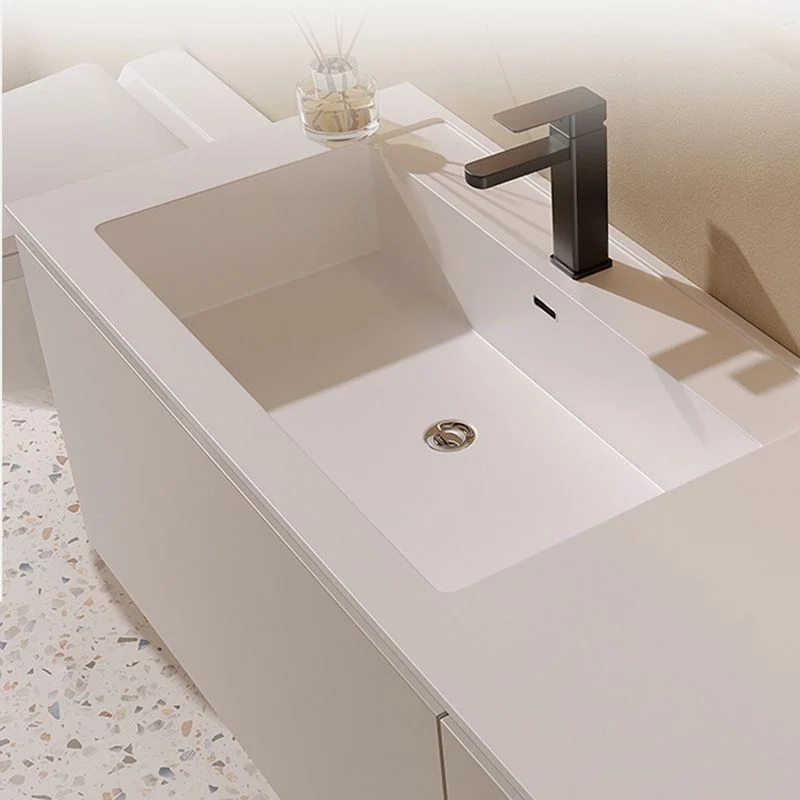 Tocador de baño de moda, grifo superior de cerámica montado en la pared incluido Clearhalo