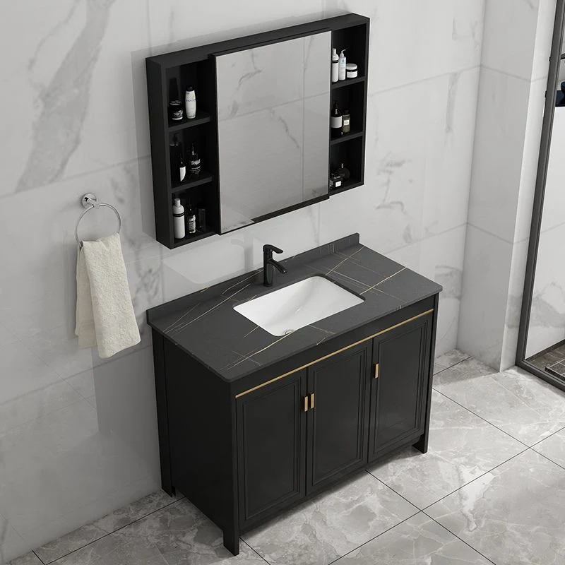 Tocador de baño negro con lavabo individual, espejo con marco de metal y puerta de cierre suave Clearhalo