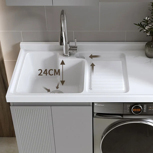 Tocador de lavabo de baño moderno de metal independiente con grifo de lavabo Clearhalo