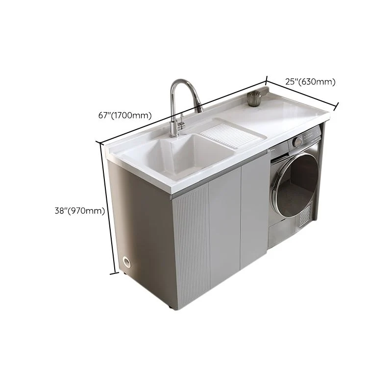 Tocador de lavabo de baño moderno de metal independiente con grifo de lavabo Clearhalo