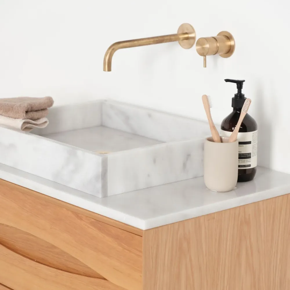 Conjunto de baño minimalista de roble Bill - Fregadero George Mármol - Placa superior Marcel Mármol