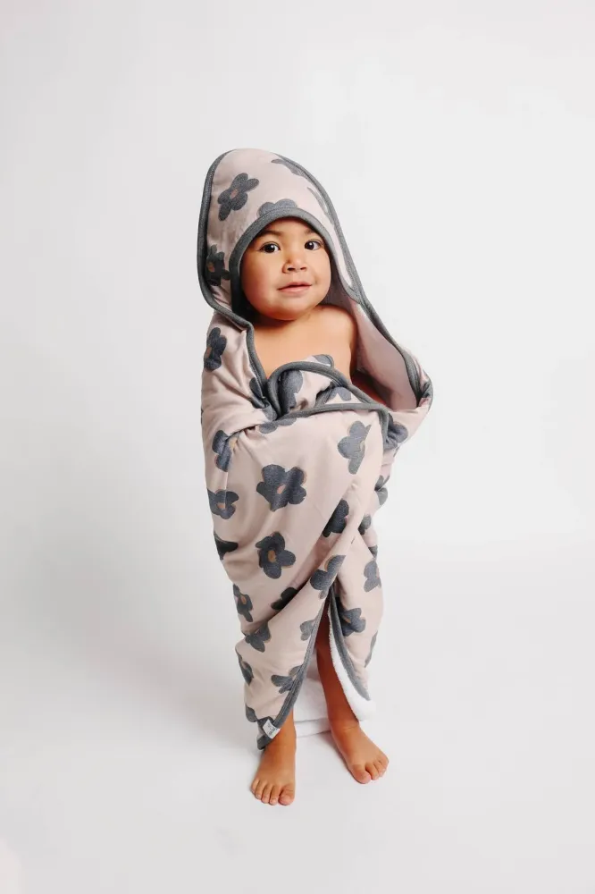 COPPER PEARL BEBE NIÑ TOALLA CON CAPUCHA GEMMA TAN PREMIUM