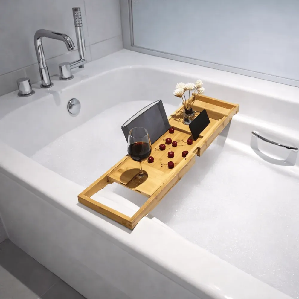 ÉLAMBRA – Bandeja de baño elegante de bambú con repisa ajustable y funciones para relajación Cozey Maison