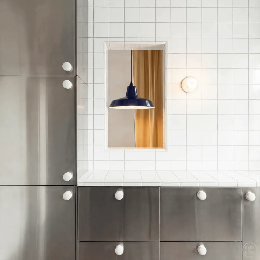 JABON DE PORCELANA NEGRA DYKE & DEAN