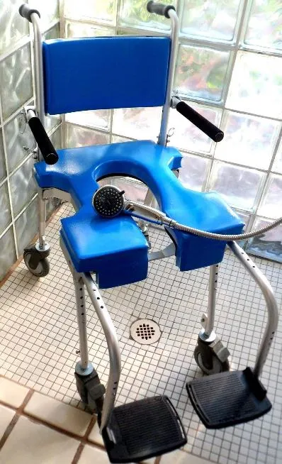 Silla con inodoro y ducha para ir cualquier lugar (CS) GO! Mobility Solutions