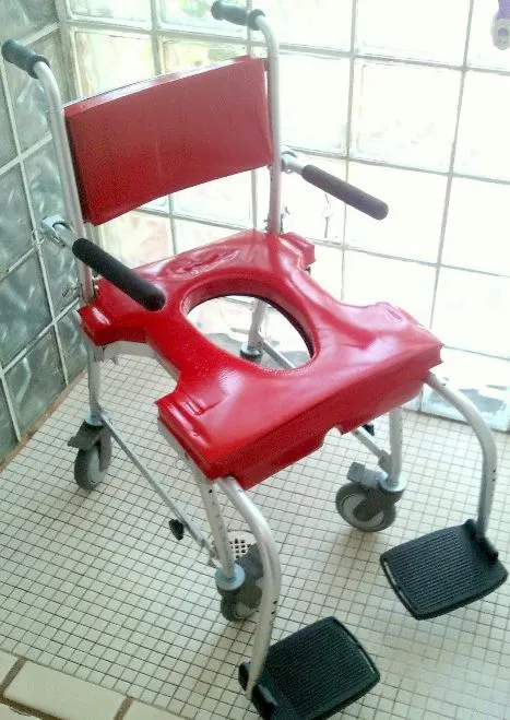 Silla con inodoro y ducha para ir cualquier lugar (CS) GO! Mobility Solutions
