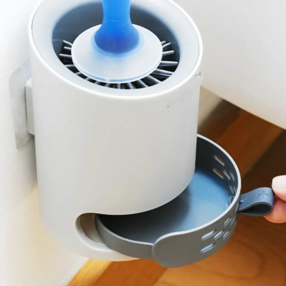 Escobilla de baño con dispensador de jabón para suelo o pared sin agujeros Innovagoods