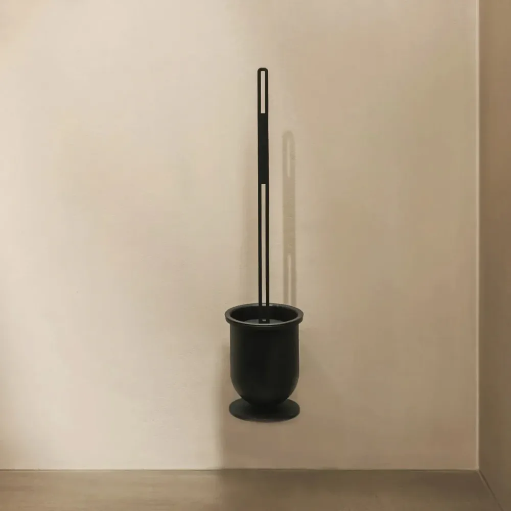 Escobillero Lund – portaescobillas baño de pared o suelo Negro Kaimok Design