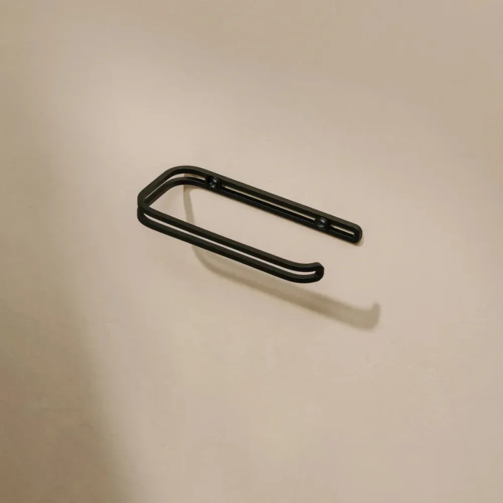 Portarrollos Sofia – porta papel higiénico minimalista de pared Negro Kaimok Design