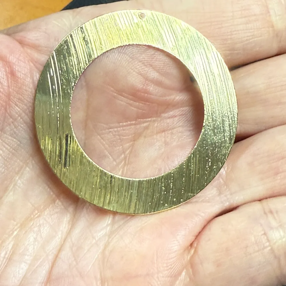 AO13 Figura con perforación diá. 45 mm Accesorio Baño Oro La Otra Tienda Joyas