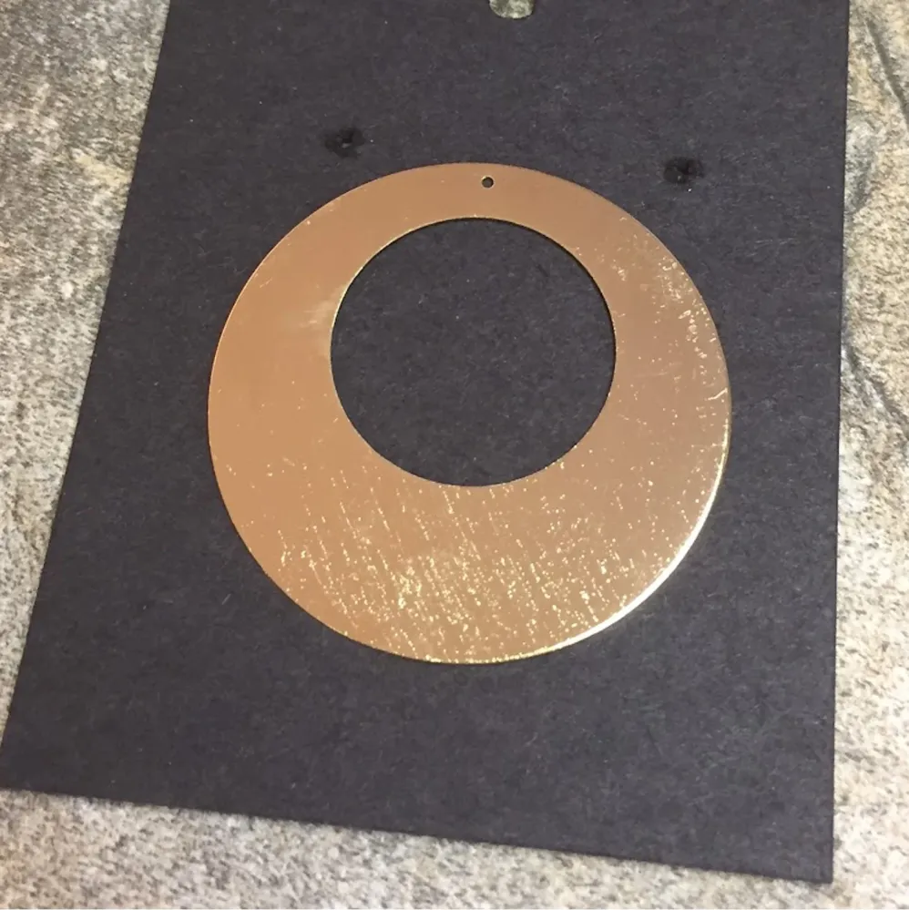 AO16 Figura 1 Perforación diá. 50 mm Accesorio Baño Oro La Otra Tienda Joyas