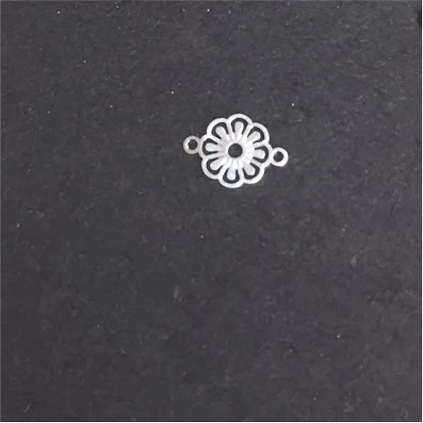 FP108 Conector Calado Diseño flor 12 mm Figura Baño Plata La Otra Tienda Joyas