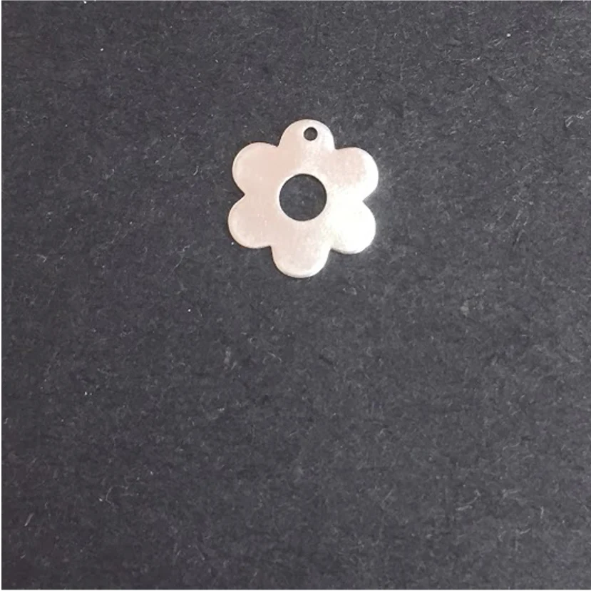 FP82 Figura Calada Flor 12 mm Figura Baño Plata La Otra Tienda Joyas