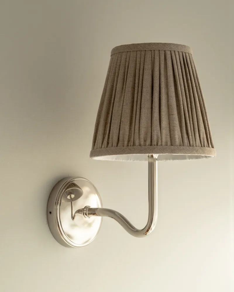 Malvern Applique da parete media plissettata beis naturale - Nichel Lucido