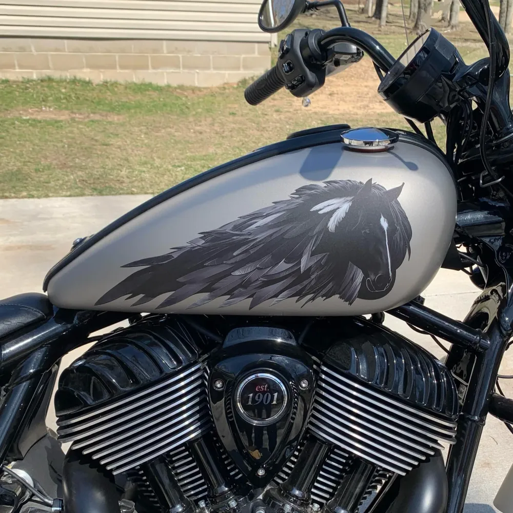 Dark Horse-2023 - Calcomaní estándar para tanque en blanco y negro