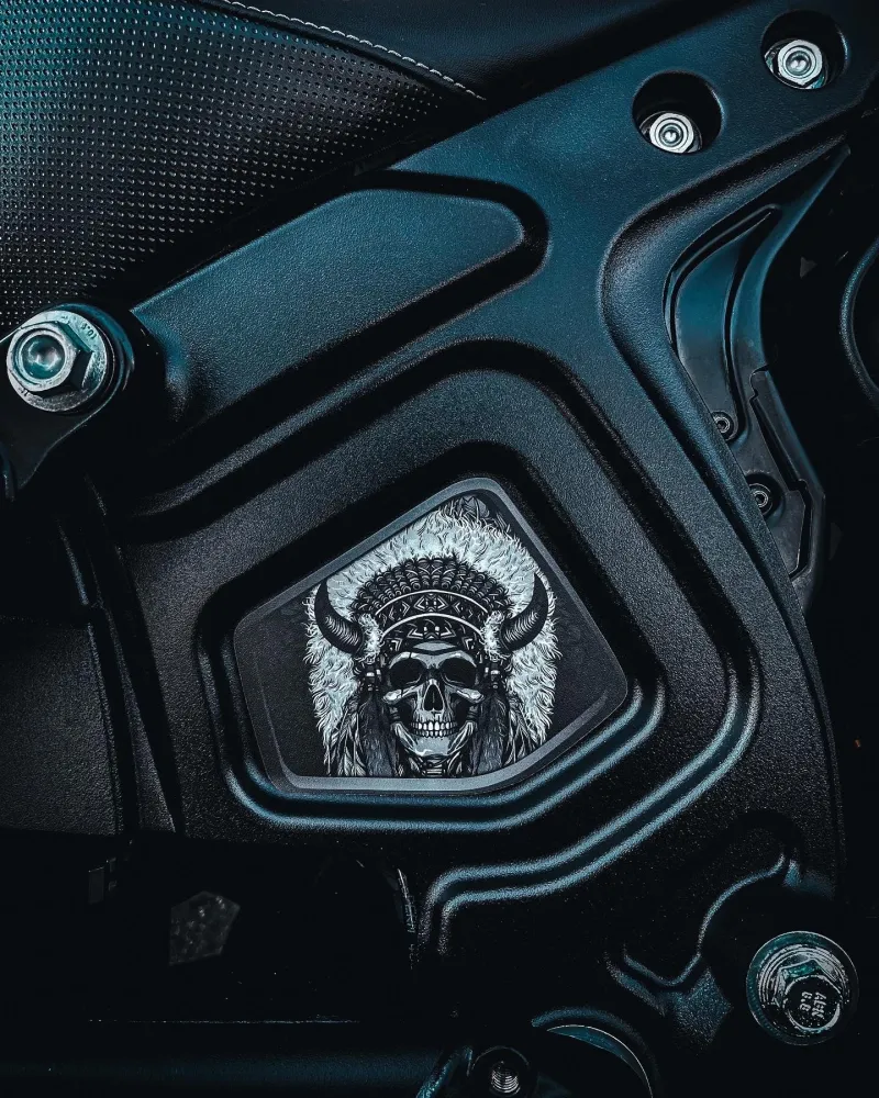 Inserto de marco medio Indian Scout - Skull Warbonnet 108 BW