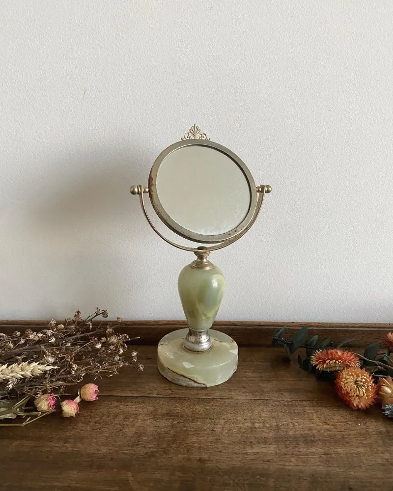 Miroir de toilette en albâtre onyx sur pied avec armature dorée con Ventosa