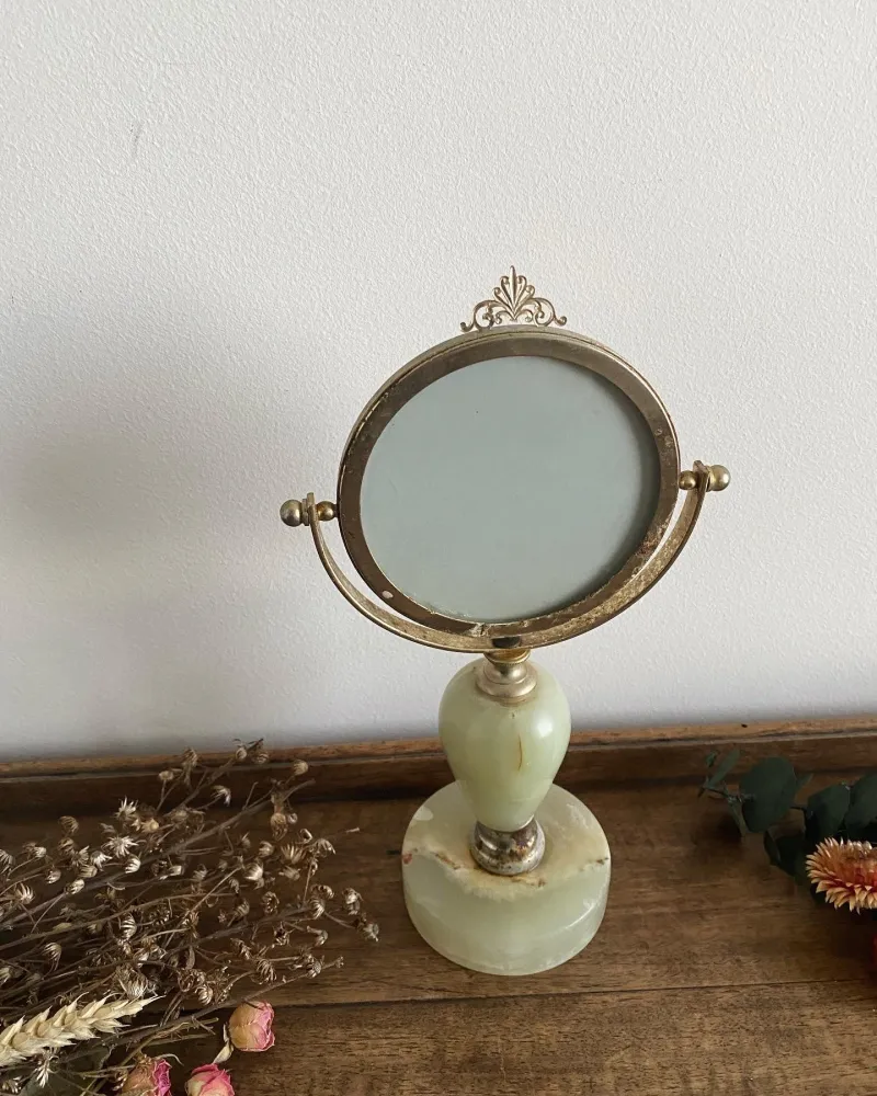 Miroir de toilette en albâtre onyx sur pied avec armature dorée con Ventosa