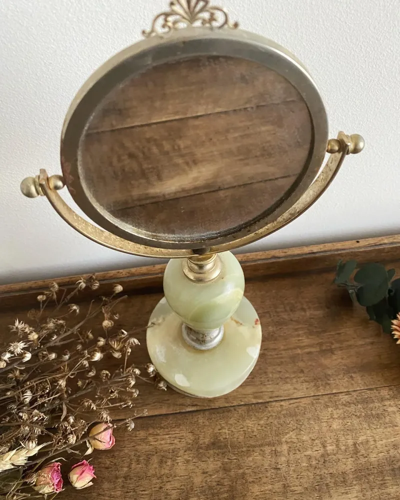 Miroir de toilette en albâtre onyx sur pied avec armature dorée con Ventosa