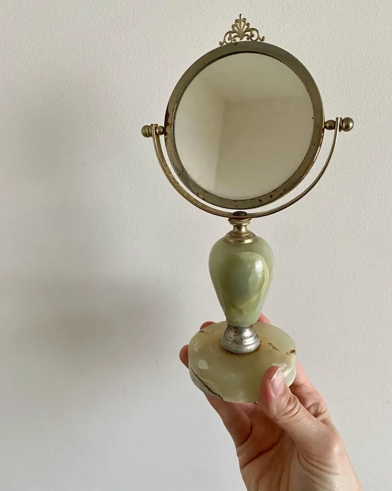 Miroir de toilette en albâtre onyx sur pied avec armature dorée con Ventosa