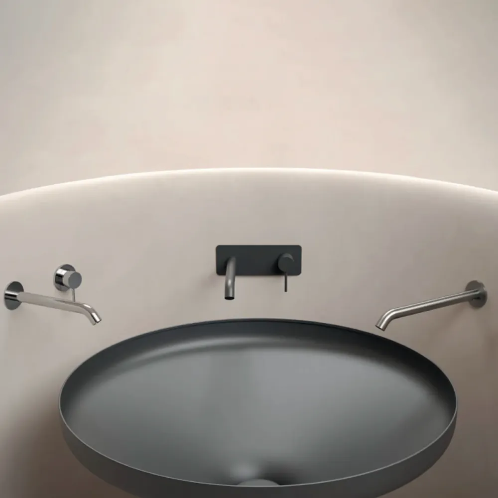 Miscelatore monocomando lavabo murale con piastra RubiFlux serie Regal canna 20 cm - Nero Opaco