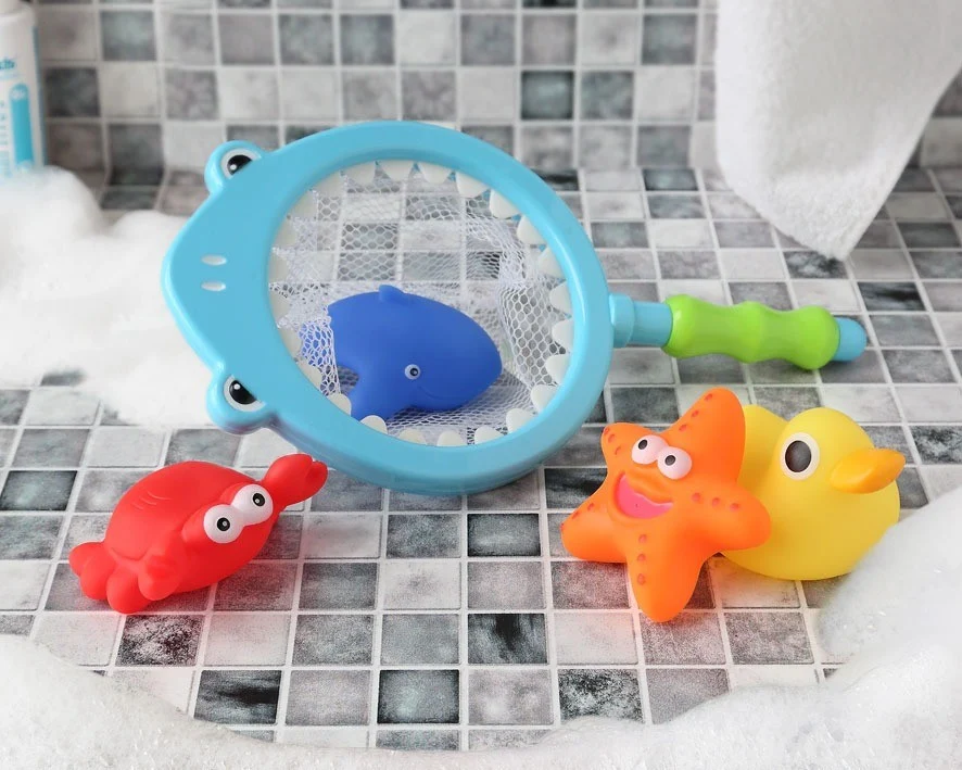 Juego Coordinado Red de baño con juguetes de Kiokids