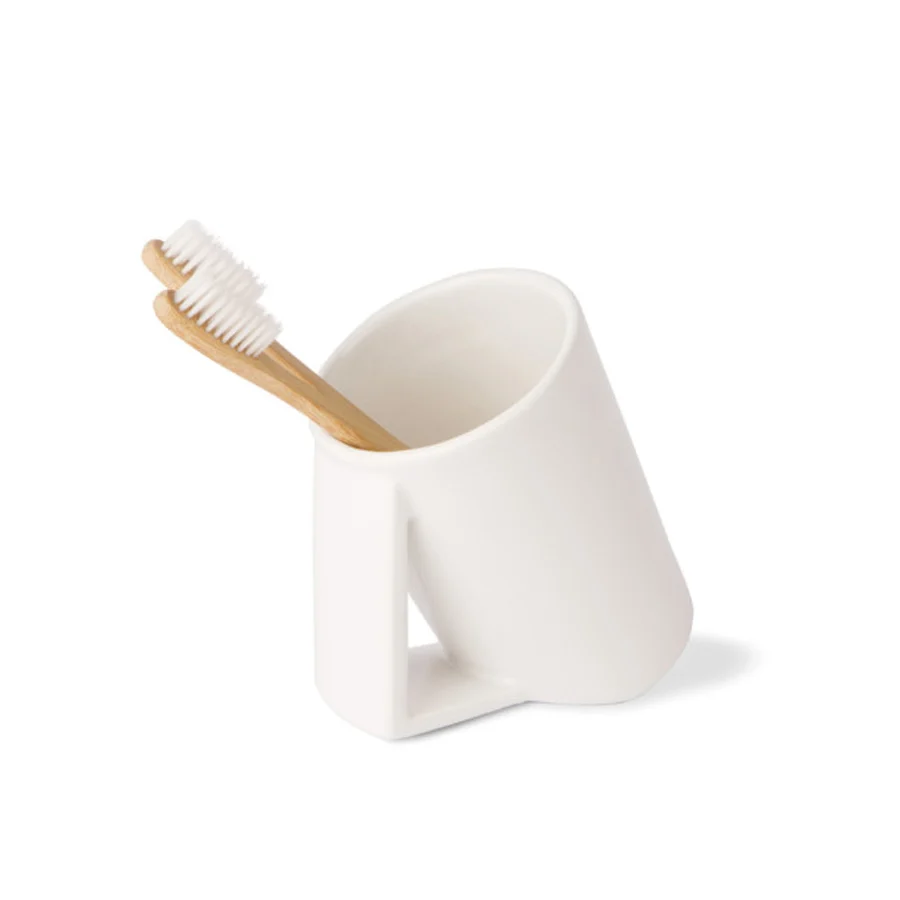 Tazza portaspazzolini da appoggio ceramica bianca di Lineabeta collezione Saon
