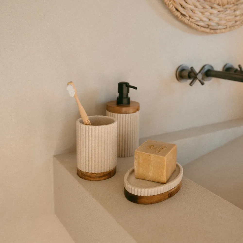Jabonera de baño de madera y resina arena
