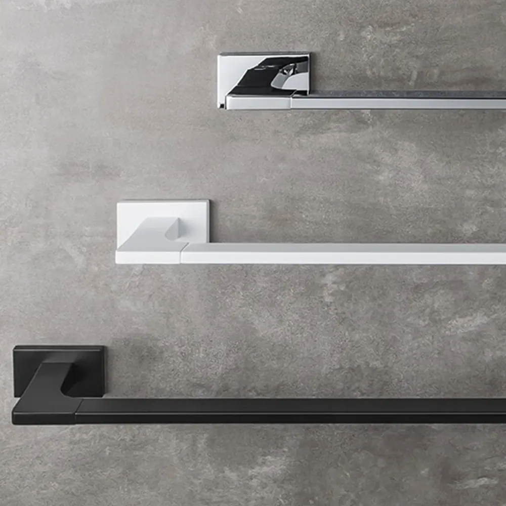 Con Certificación CE Porta toallas 57cm en latón negro mate colección Look de Colombo Design