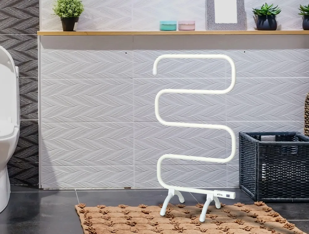 Toallero blanco con diseño actual de aluminio