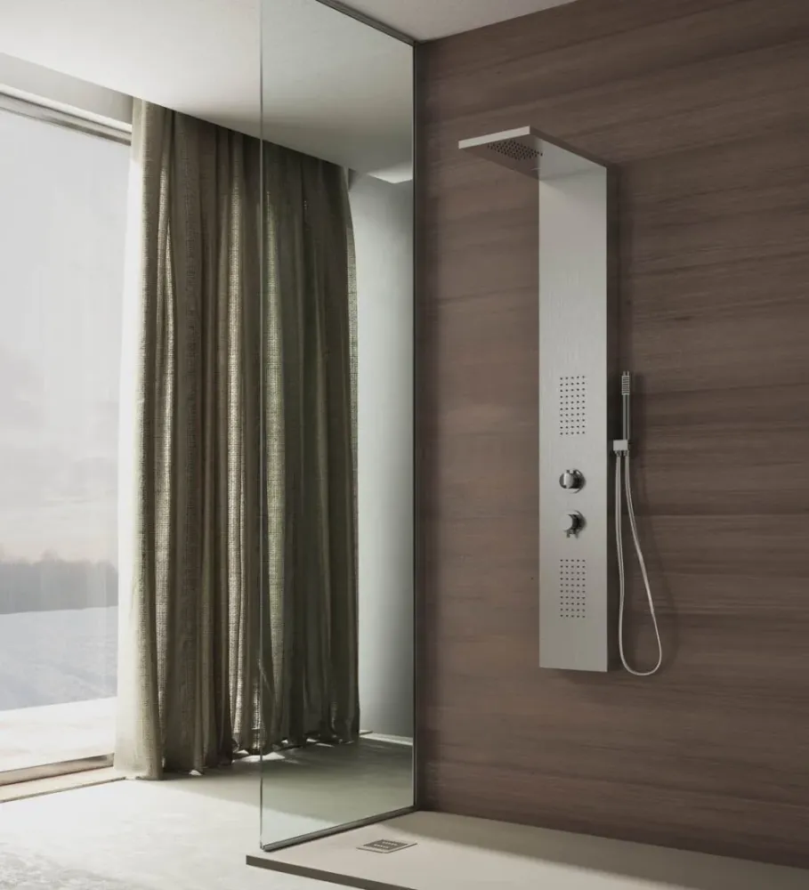 Pannello Doccia idromassaggio dal design squadrato realizzato acciaio inox spazzolato con cascata