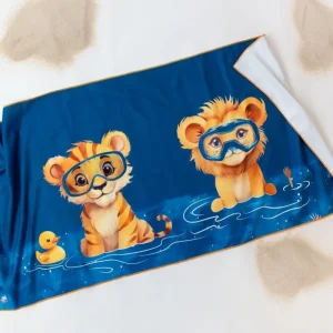 KIOKIDS TOALLA PLAYA MICROFIBRA AZUL MARINO CON ANIMALES Tamaño 70x140 cm