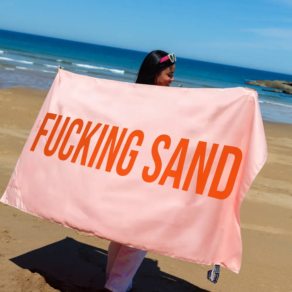 Toalla playa "fucking sand" naranja | Alta Absorción y Suavidad